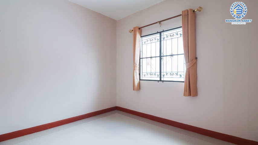 *****ทาวน์เฮ้าส์มือสอง ม.พฤกษา49/1 กาญจนาภิเษก เนื้อที่กว้าง 17.40 ตร.ว. ฟังก์ชัน 3 ห้องนอน 2 ห้องน้ำ 1 ที่จอดรถ สภาพสวย แถมแอร์ 1 เครื่อง พร้อมเข้าอยู่ได้เลย! บนทำเลดี เชื่อมต่อถนนกาญจนาภิเษก ถนนรัตนาธิเบศร์ ใกล้รถไฟฟ้าสายสีม่วง "สถานีตลาดบางใหญ่" และจุดขึ้นทางด่วน "กาญจนาภิเษก"